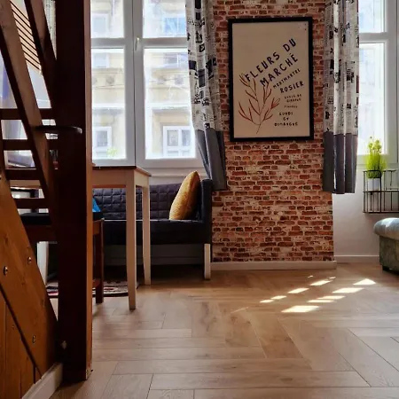 Center Apartment *